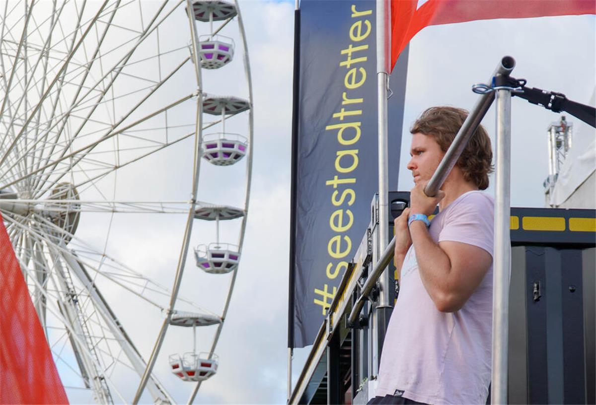 Beugehang-Challenge der Feuerwehr beim DEICHBRAND Festival 2023.