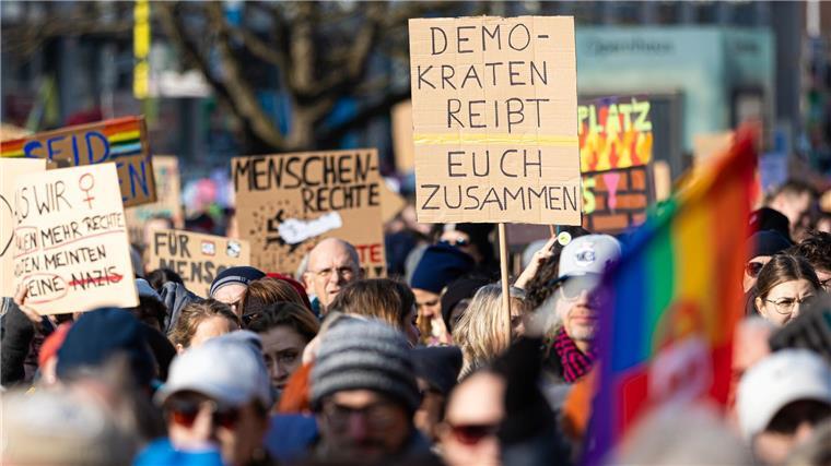 Auch in Hannover sind Menschen gegen rechts auf die Straße gegangen.