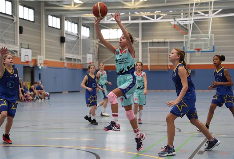 Auch Kinder vermissen den Sport in ihren Gruppen, so wie diese beiden Basketball-Mädchenmannschaften.