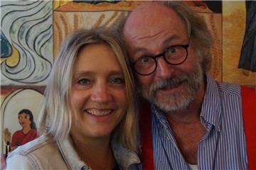 Auch Krimiautor Klaus-Peter Wolf und seine Frau Bettina Göschl  hatten viel Spaß bei der Lesung.