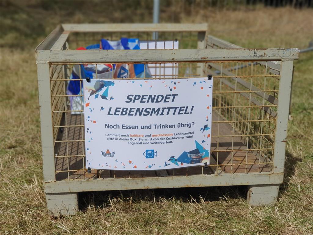 Auch Lebensmittelspenden sind gern gesehen. Foto: Langen