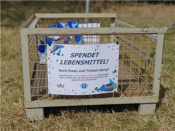 Auch Lebensmittelspenden sind gern gesehen. Foto: Langen