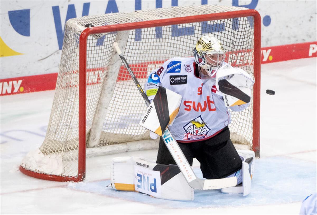 SWB-Cup: Wir verlosen Tickets für die Heimpremiere der Fischtown Pinguins Auch Maximilian Franzreb wird beim SWB-Cup wieder gefordert sein.