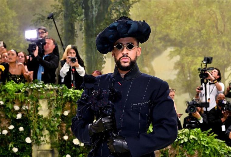 Phänomen Bad Bunny: Vom Supermarkthelfer zum Superstar Auch modisch setzt der Künstler Akzente. (Archivbild)