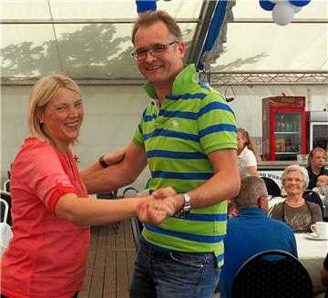 Auch Nadja und Kai hatten viel Spaß im Festzelt. Foto Stehn