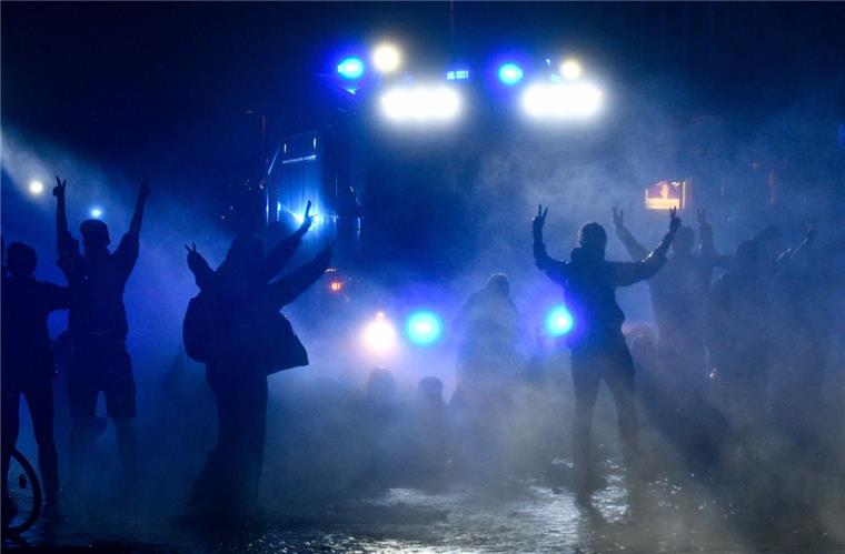 Auch Bremerhavener Polizisten bei G20-Gipfel im Einsatz Auch Polizisten aus Bremerhaven mussten in Hamburg den G20-Gipfel schützen.