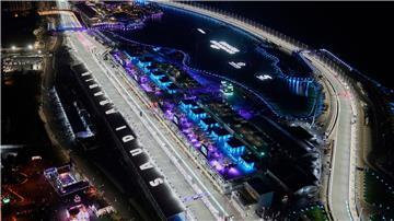 Auch Qualifying und Rennen finden unter Flutlicht statt. 