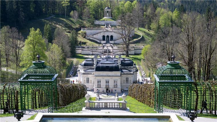 Auch Schloss Linderhof mit seinem Bergpark soll Welterbe werden. (Archivfoto)