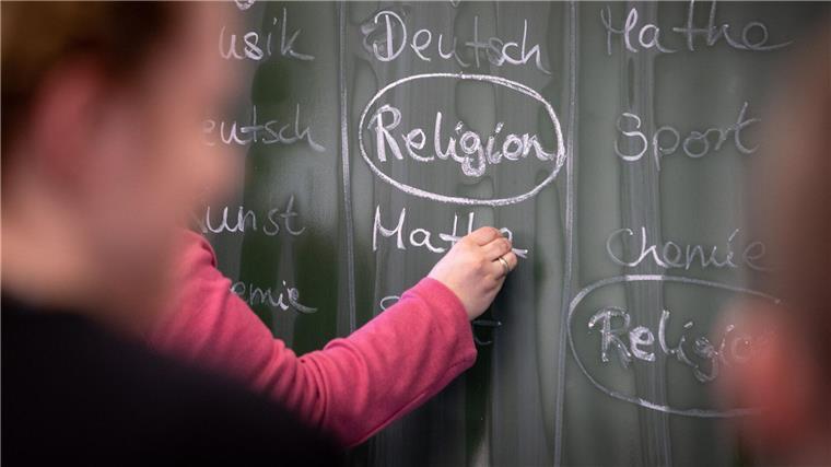Auch Schüler, die anderen Religionen angehören, dürfen den christlichen Religionsunterricht besuchen. (Illustration)