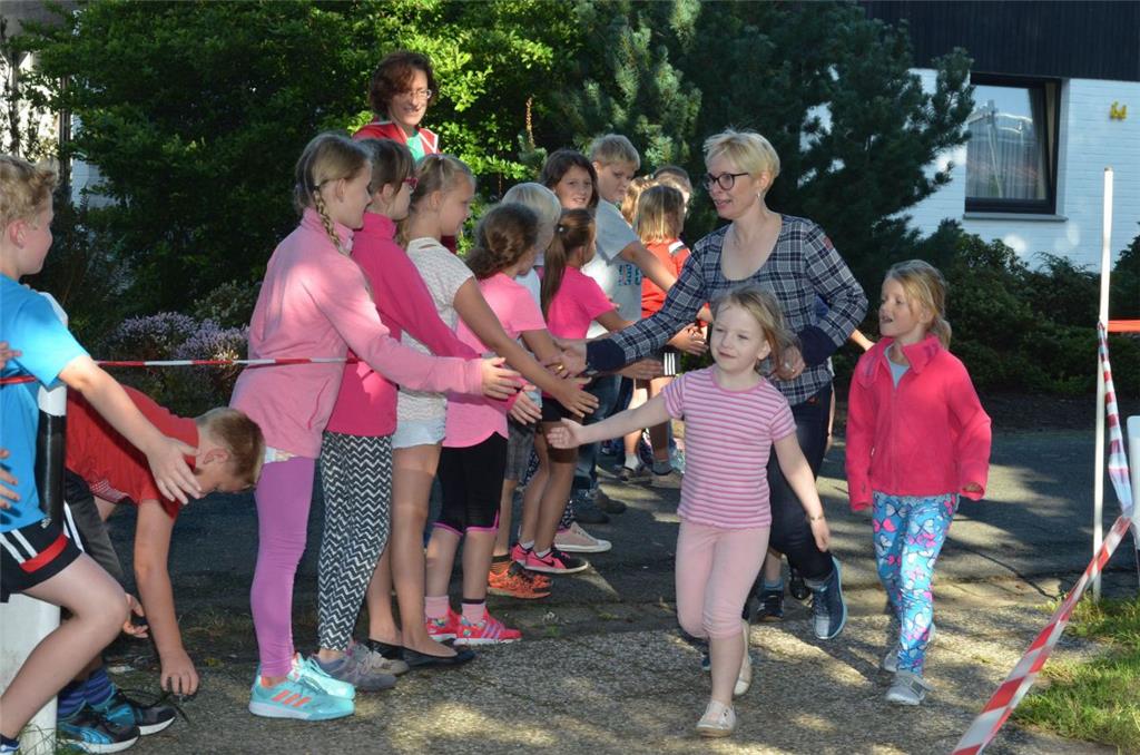 Auch Schulleiterin Sabine Grimmelijkhuizen beteiligte sich an dem Lauf. Allerdin...