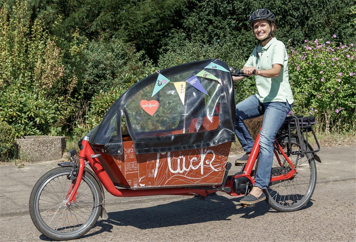 Bremerhaven beteiligt sich an Europäischer Mobilitätswoche Junge Frau auf Lastenrad