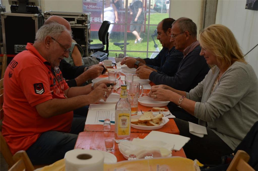 Auch verspeist werden durften die leckeren Aale natürlich.