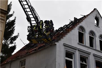 Auch vom Dach her wird noch einmal in die Ruine geschaut.
