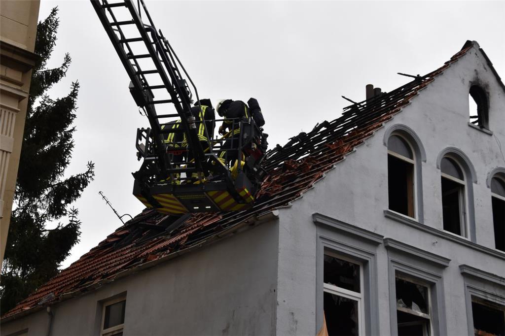 Auch vom Dach her wird noch einmal in die Ruine geschaut.