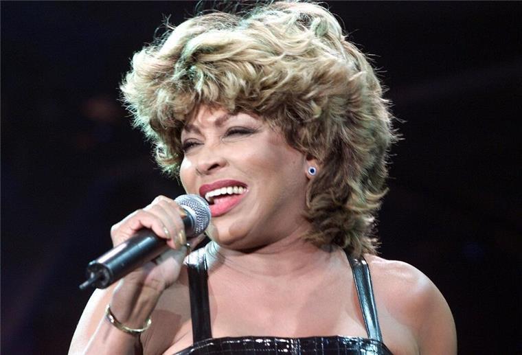 Auch weit nach ihrem Tod begeistert die Musik von Tina Turner die Fans. (Foto aus dem Jahr 2000)