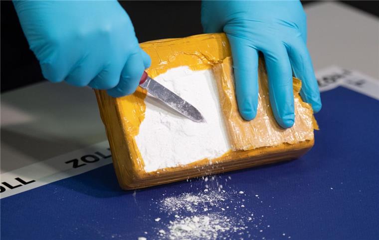 Hohe Dunkelziffer bei Kokain-Flut in den Häfen Drogenschwemme: Auch wenn in Bremerhaven in diesem Jahr nur 93 Kilogramm Kokain sichergestellt worden sind, bedeutet das keine Entwarnung: Die Dunkelziffer ist hoch. In den deutschen Seehäfen kommt immer mehr Kokain an.