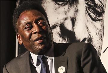 Auch wenn sich Fußballlegende Pelé (80) gerade von einer OP erholt, lässt er es sich nicht nehmen, Lionel Messi zu seinem Rekord zu gratulieren.