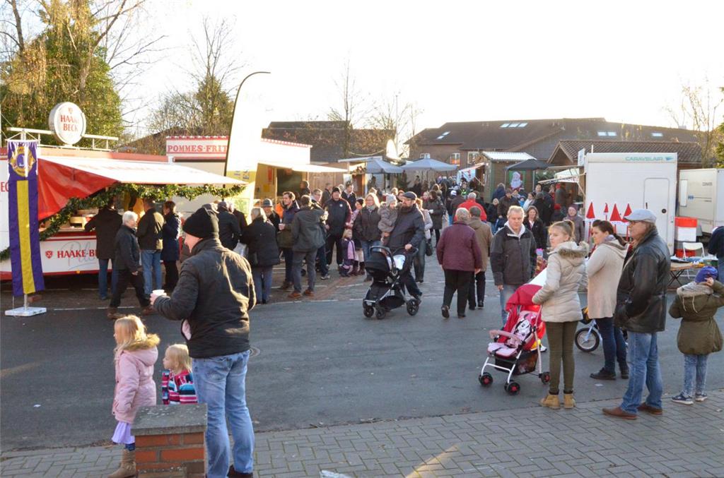 Auch zum 40. Loxstedter Weihnachtsmarkt, dem ältesten in der Region, kamen wiede...