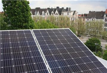 Auf Bremerhavens Dächern liegt hohes Solarpotenzial, glaubt man bei Energiekonsens.