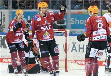 Auf das slowenische Trio um Ziga Jeglic (v. l), Miha Verlic und Jan Urbas können sich die Pinguins immer verlassen.