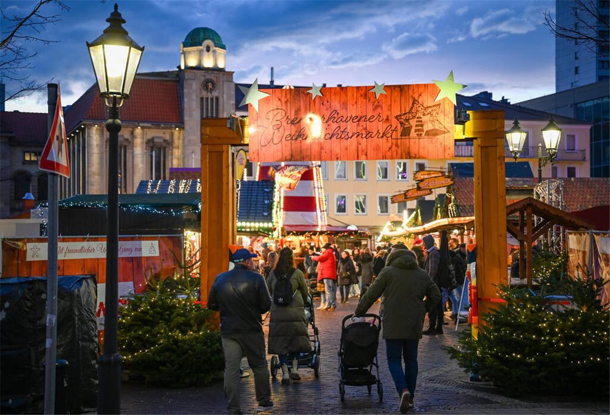 Folgen für den Weihnachtsmarkt: Bremerhaven reagiert auf Todesfahrt in Magdeburg Auf dem Bremerhavener Weihnachtsmarkt wird künftig mehr Polizei unterwegs sein.