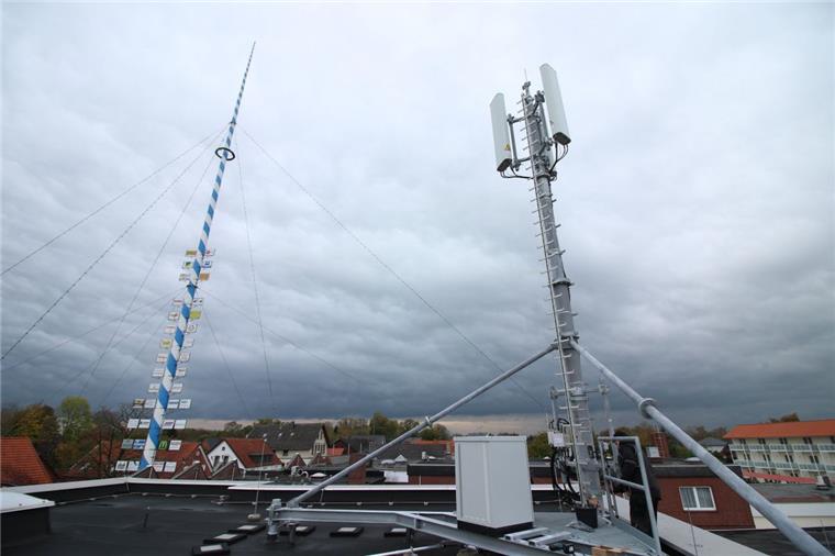 Auf dem Dach des Brauhauses in Nordenham-Abbehausen steht jetzt eine Mobilfunk-Antenne. 