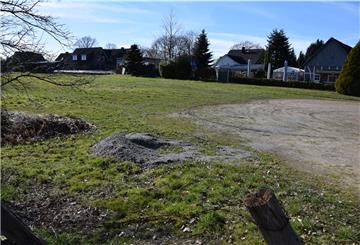 Auf dem etwa 6700 Quadratmeter großen Areal zwischen Hundebachweg und Neuem Weg hinter dem Lokal „Zum Gallus“ in Rhadereistedt sollen etwa fünf bis sechs Grundstücke für Häuslebauer entstehen.