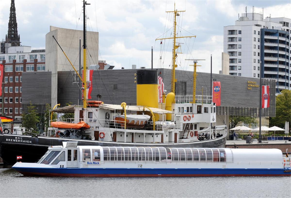 Brand auf der „Hein Mück“: Feuer bringt 39 Menschen in Gefahr Auf dem Fahrgastschiff „Hein Mück“ ist am Montag ein Feuer ausgebrochen.