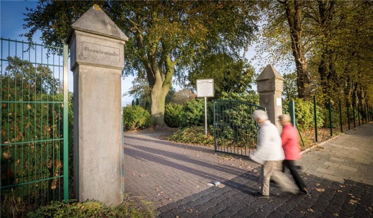 Auf dem Friedhof in Geestemünde ist Müll abgeladen worden. 