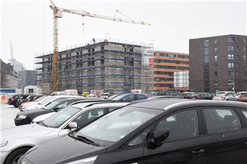 Auf dem Gelände Alte Feuerwache entsteht derzeit ein Zwei-Sterne-Hotel. Folgen soll ein Dienstleistungszentrum. Das geplante Parkhaus auf dem Grundstück wird sich jedoch – anders als ursprünglich geplant – nicht ohne öffentliche Finanzierung realisieren lassen.
