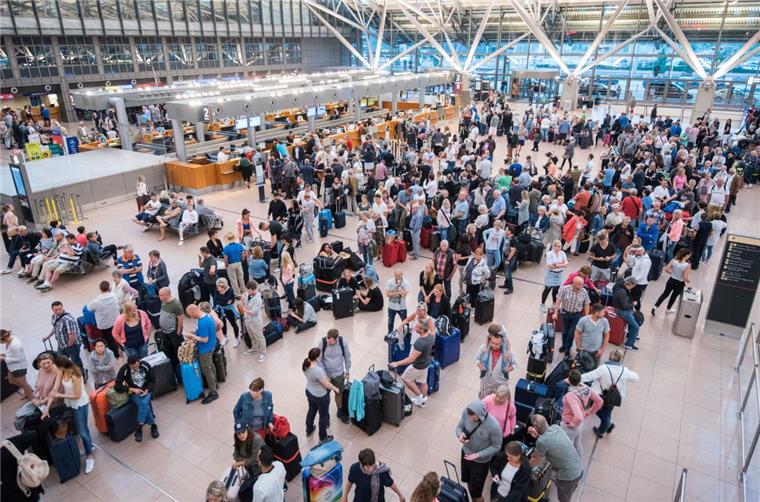 Nach Stromausfall: Am Hamburger Airport heben wieder Flugzeuge ab Auf dem Hamburger Flughafen läuft der Betrieb nach einem Stromausfall langsam wieder an.