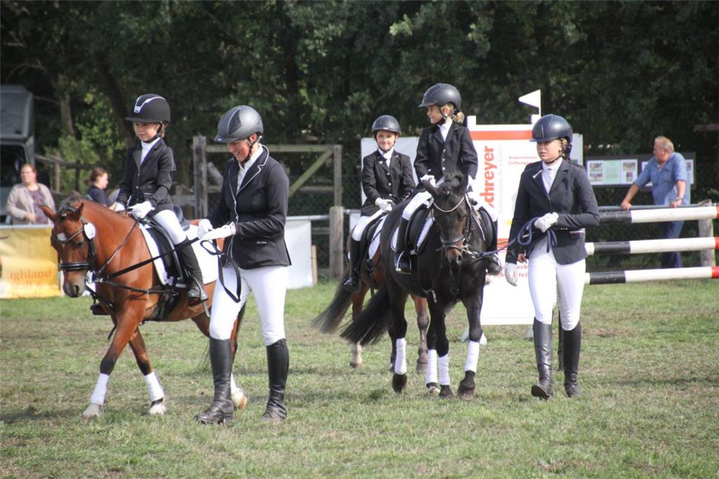 Auf dem Hauptplatz und im Dressurviereck präsentierte sich der Reiternachwuchs.