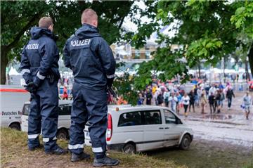 Auf dem Hurricane waren mehr Polizisten im Einsatz als in den Jahren zuvor. nord24-Reporter Philipp Overschmidt hat davon fast nichts gemerkt und gibt Tipps fürs Deichbrand.