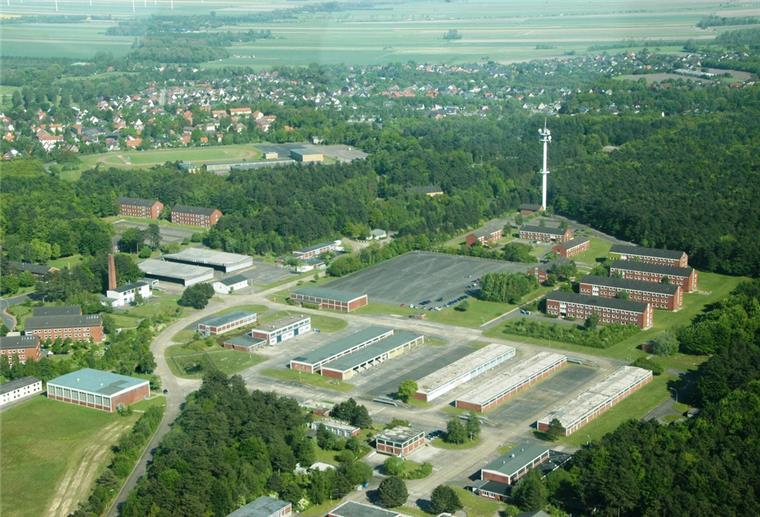 Auf dem Luftbild ist der Teil der Altenwalder Kaserne zu sehen, der nun wieder aktiviert werden soll.