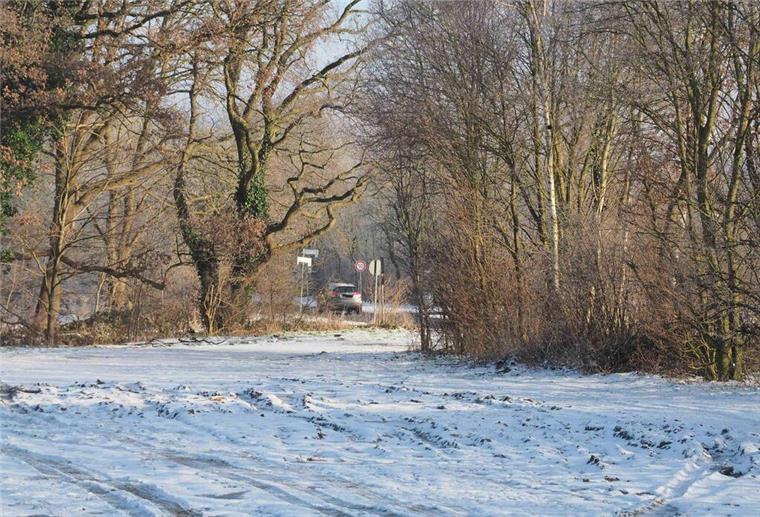 Schneebedeckter Parkplatz am Sieverner See