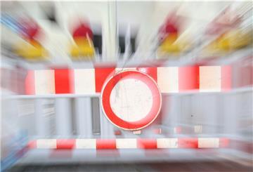 Auf dem rund zwei Kilometer langen Abschnitt wird die Fahrbahndecke erneuert.
