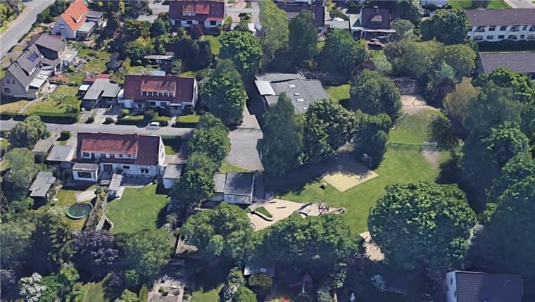 Auf dem Spielplatz am Freizeitheim Eckernfeld in Bremerhaven hat eine Mutter viele Glasscherben gefunden.