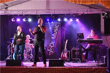 Auf dem Strandfest in Dorum war Party angesagt. Foto: Ulich