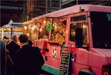 Aufnahme von dem Street Food Festival in Bremerhaven am Lloyd Dock.
