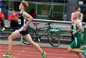 Auf den letzten 100 Metern setzte Tammo Doerner (links) zum Endspurt an und siegte im 800-Meter-Lauf in neuer Bestzeit. In 2:06.34 Minuten ist er der schnellste M15-Läufer Niedersachsens