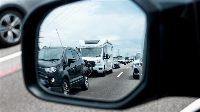 Ferienverkehr sorgt für kilometerlange Staus Auf den Straßen in Niedersachsen wird es voll.