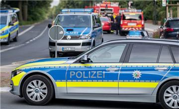 Auf der A1 wurde mit einer Luftdruckwaffe auf einen Wohnwagen geschossen.