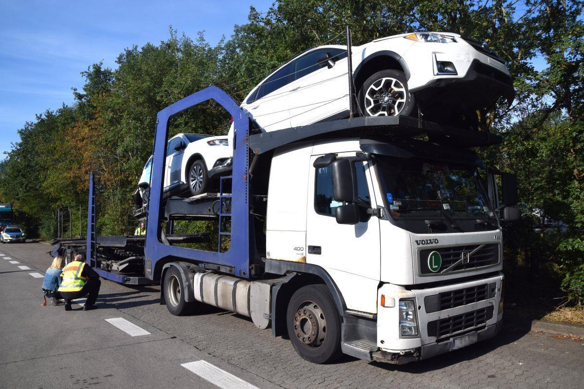 Auf der A27 bei Wulsdorf wurde der Autotransporter aus dem Verkehr gezogen.