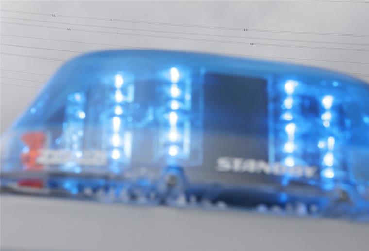 Ein Polizeiauto mit Blaulicht