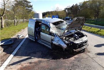 Auf der A27 hat sich am Donnerstag ein Wagen überschlagen. 