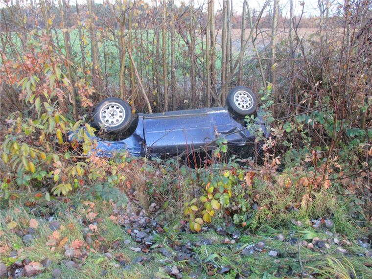 Auto schleudert durch plötzliche Hagelglätte von der A27 Auf der A27 ist ein Auto durch plötzliche Hagelglätte von der Straße abgekommen.
