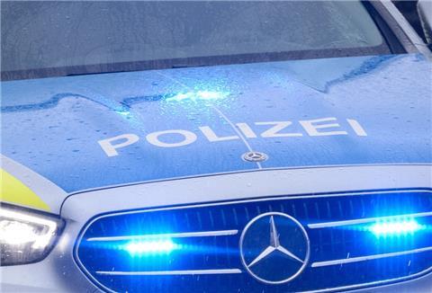 Ein Auto mit dem Schriftzug Polizei.