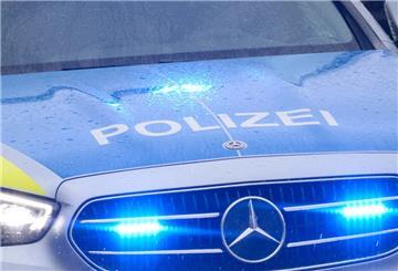 Ein Auto mit dem Schriftzug Polizei.