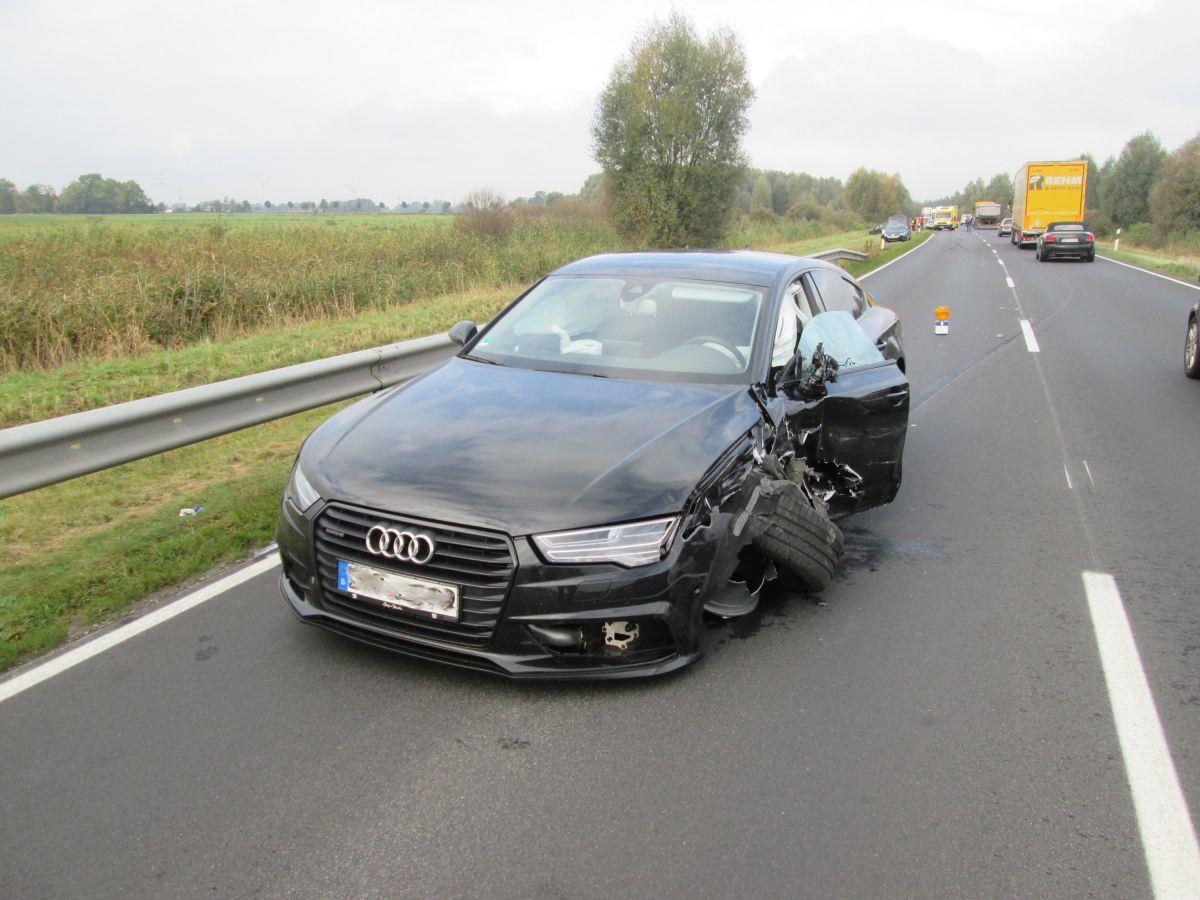 Wesermarsch: Zwei Verletzte nach Unfall auf der B212 Auf der B212 haben sich ein Audi und ein VW gerammt. Die Fahrer wurden dabei leicht verletzt.