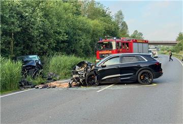 Auf der B437 hat es Dienstagmorgen heftig gekracht. Die Straße war mehrere Stunden gesperrt.